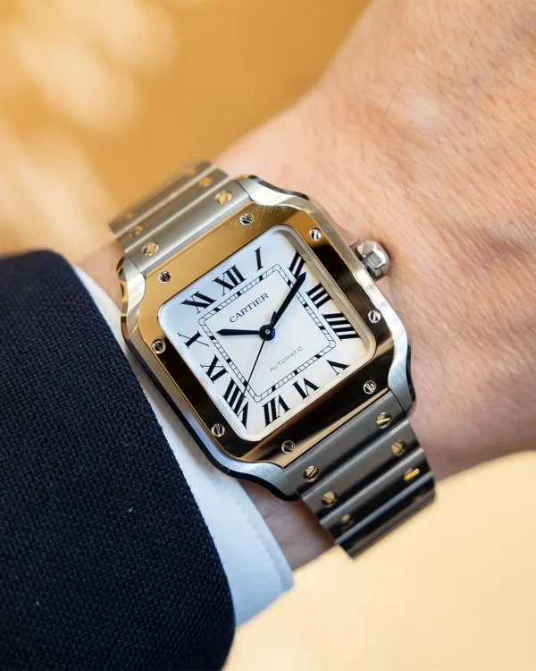 Cartier Santos teräskultaisena.